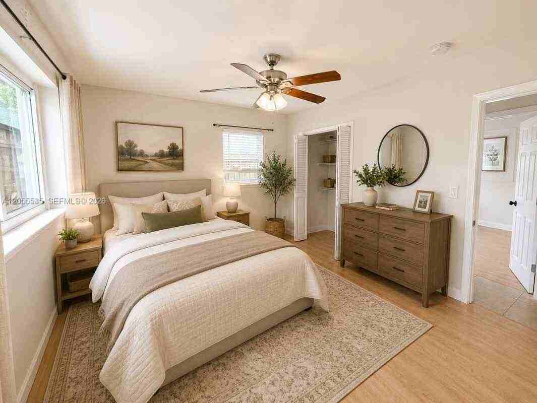 171 Sw 23rd St - Photo 5 of 30
