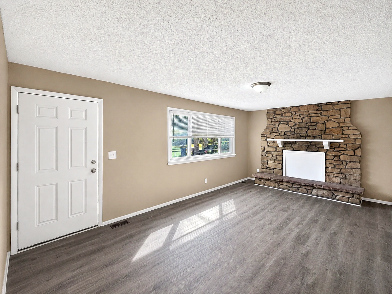 2916 S Roena St - Photo 3 of 12