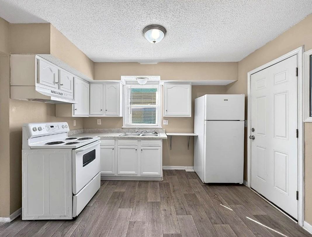 2916 S Roena St - Photo 5 of 12