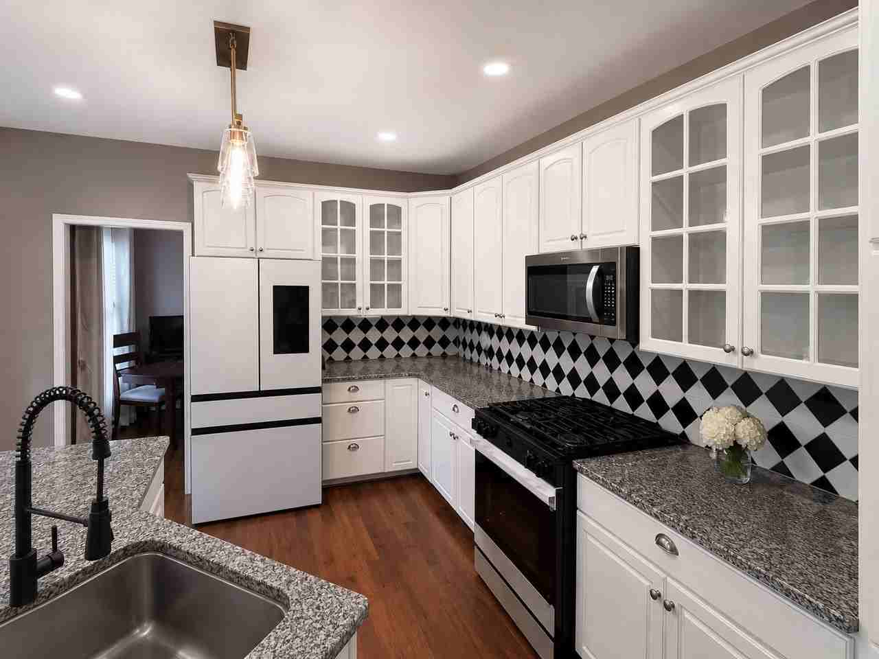 11 Karen Dr #1 - Photo 4 of 12