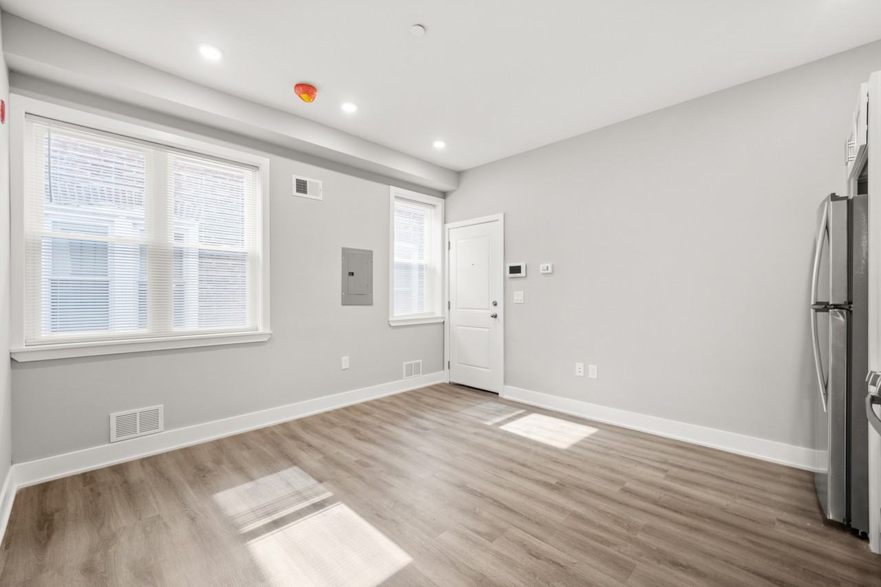 5244 Spruce St #4 - Photo 3 of 17