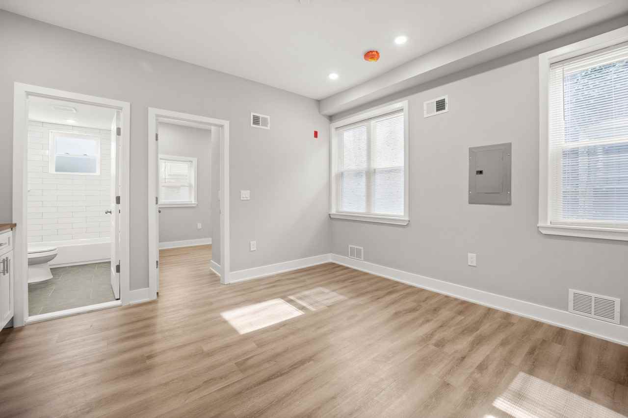 5244 Spruce St #4 - Photo 4 of 17