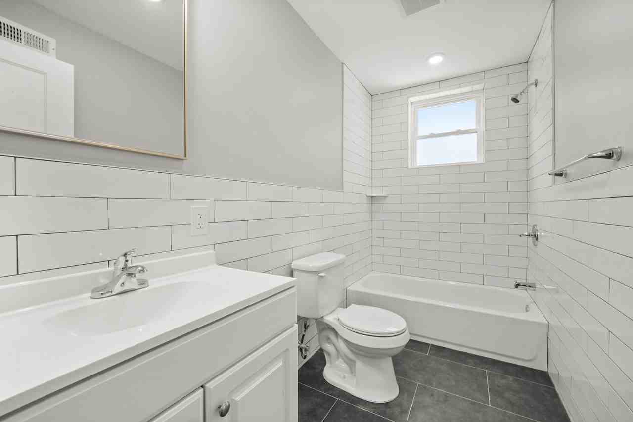5244 Spruce St #4 - Photo 6 of 17