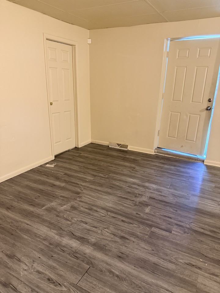 901 N Spruce St #1 - Photo 6 of 7