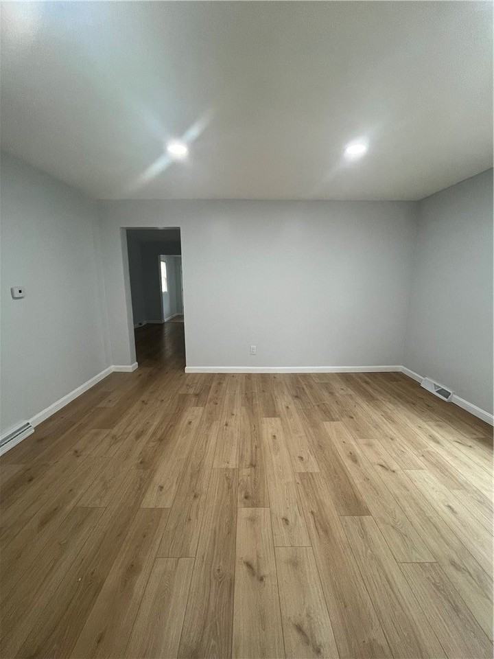 1252 Jefferson St - Photo 3 of 15