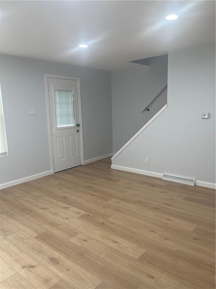 1252 Jefferson St - Photo 4 of 15
