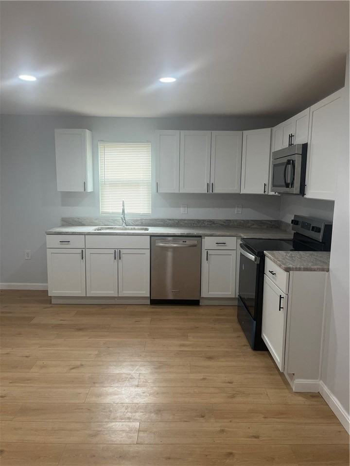 1252 Jefferson St - Photo 5 of 15