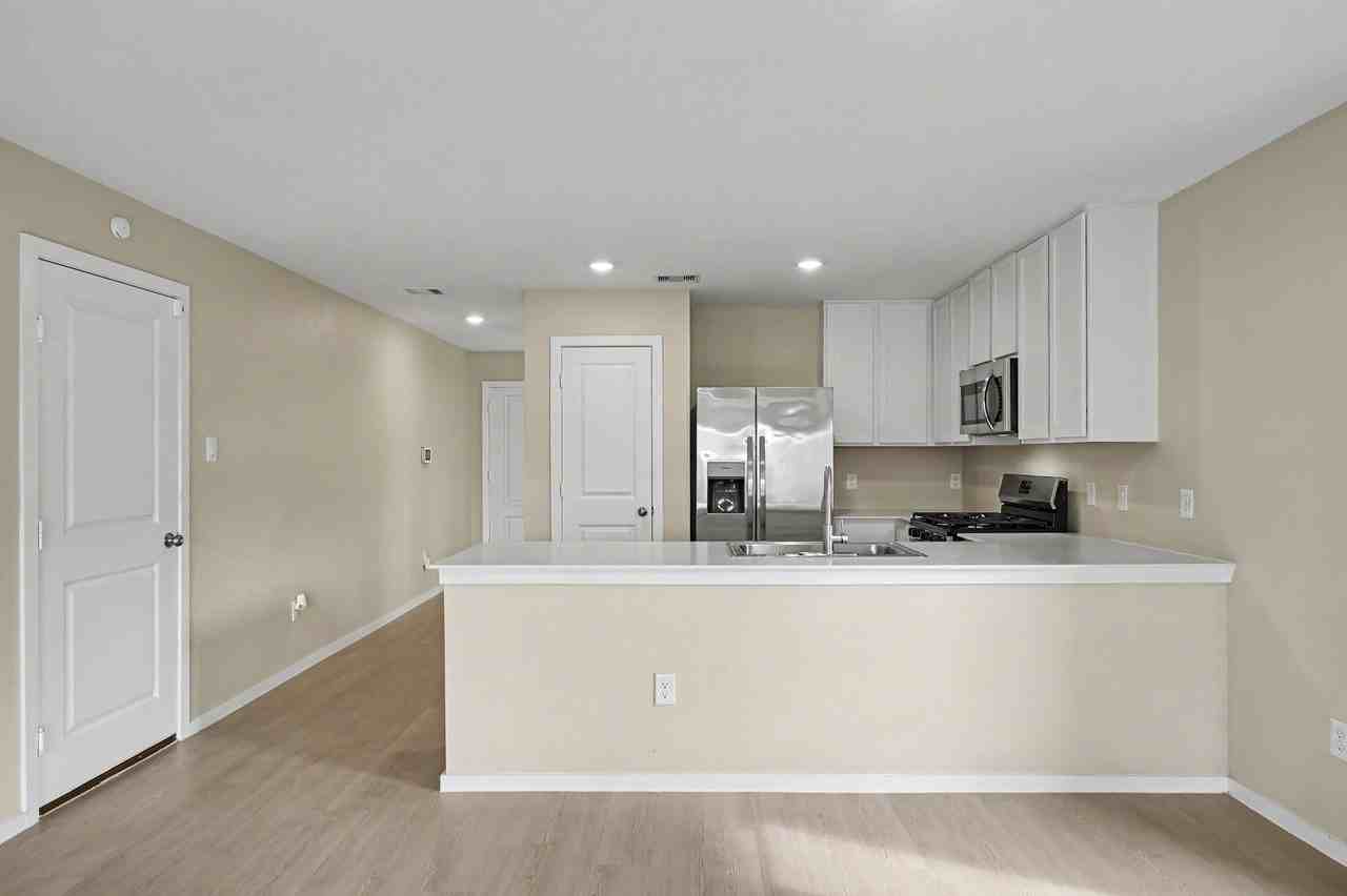 21154 Vercelli St - Photo 7 of 35