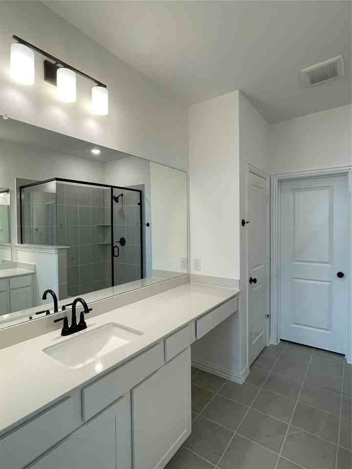 516 Parkside Dr - Photo 6 of 15