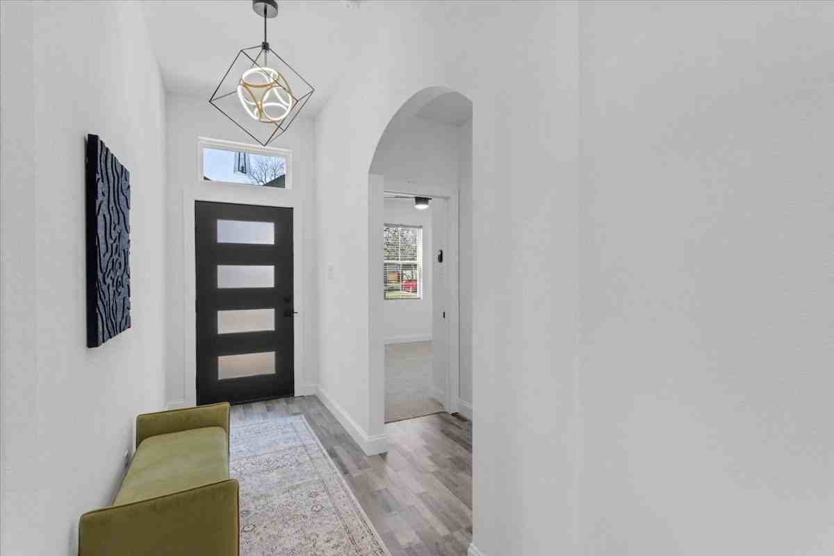 1323 S Montgomery St - Photo 3 of 16