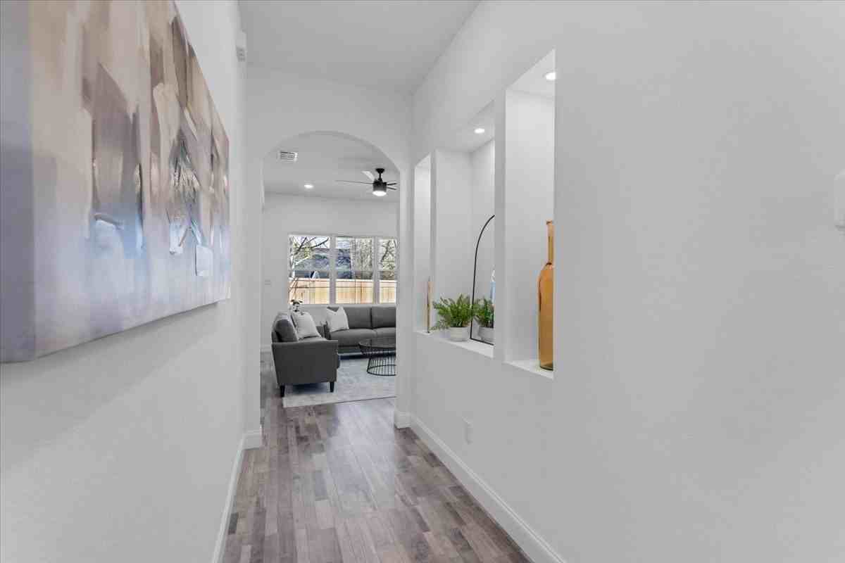 1323 S Montgomery St - Photo 4 of 16