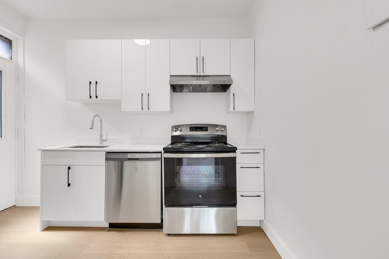 5852 Rue Sherbrooke Ouest #4 - Photo 4 of 17