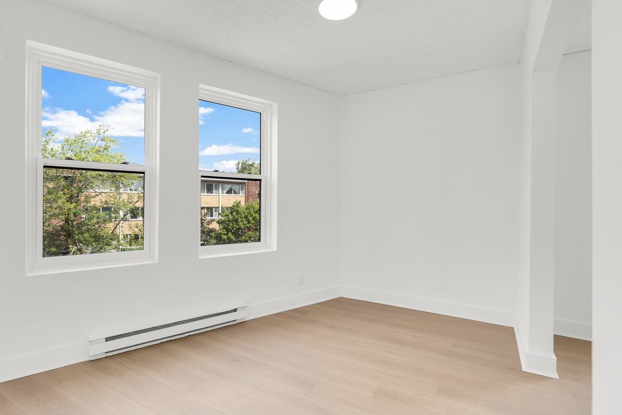 5852 Rue Sherbrooke Ouest #4 - Photo 3 of 17