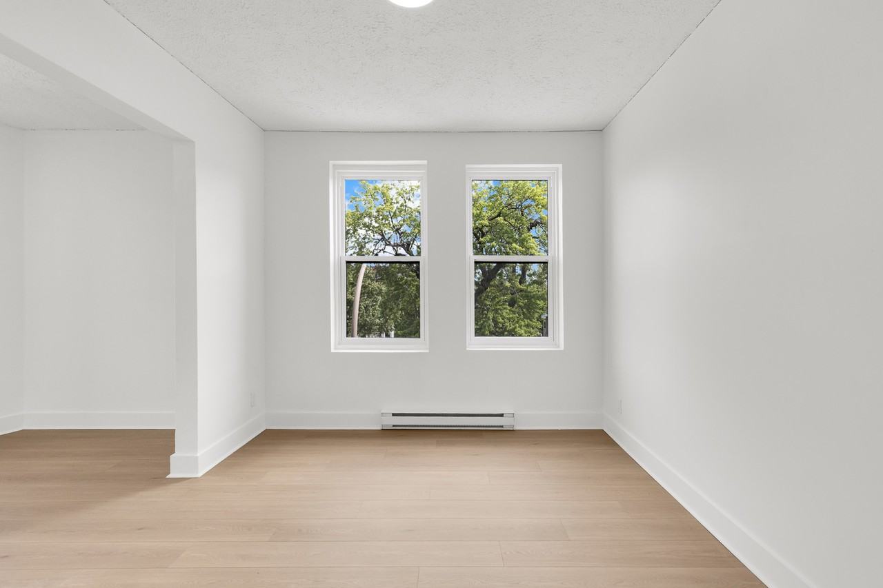 5852 Rue Sherbrooke Ouest #4 - Photo 6 of 17