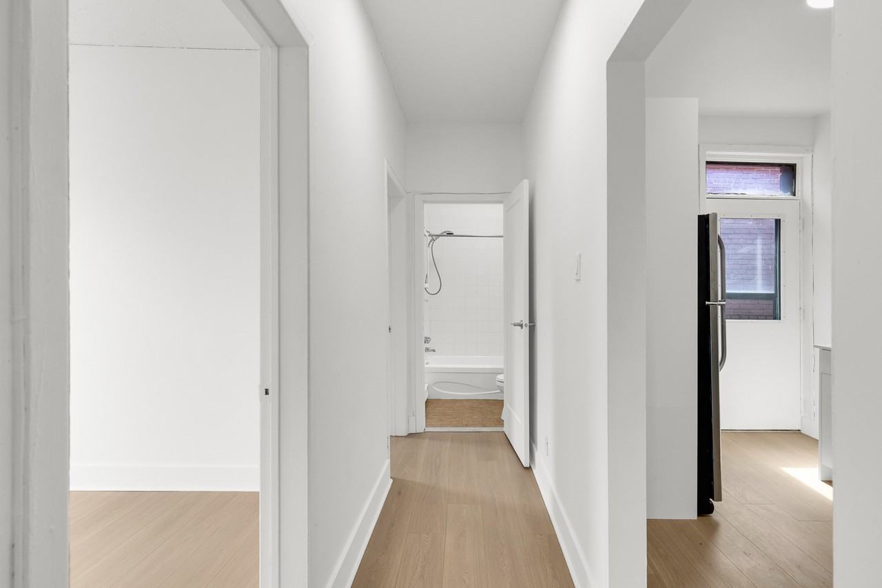 5852 Rue Sherbrooke Ouest #4 - Photo 5 of 17