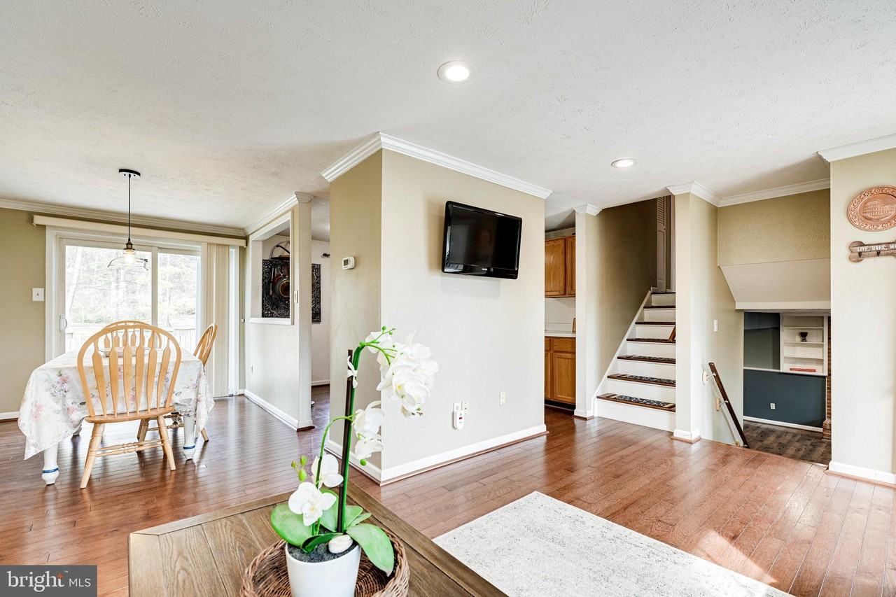6144 Windward Dr - Photo 4 of 41