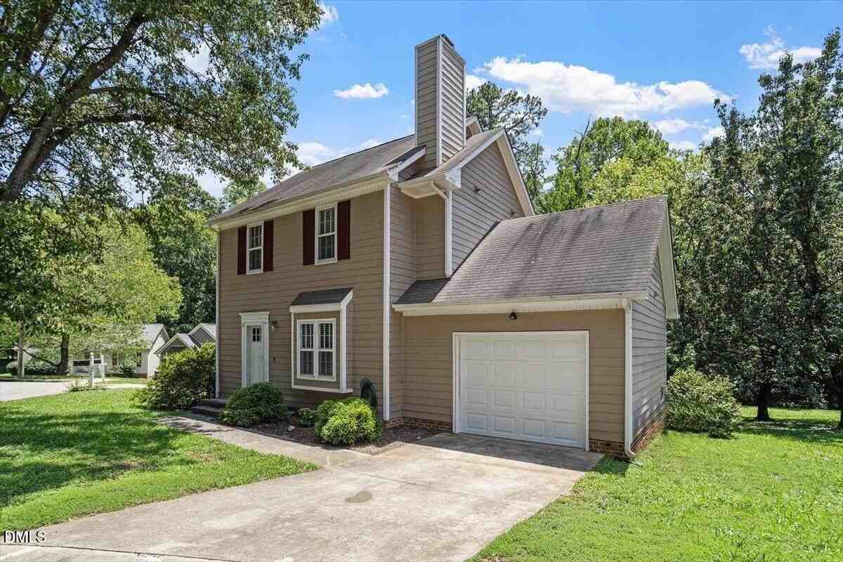 302 Wax Myrtle Ct - Photo 3 of 35