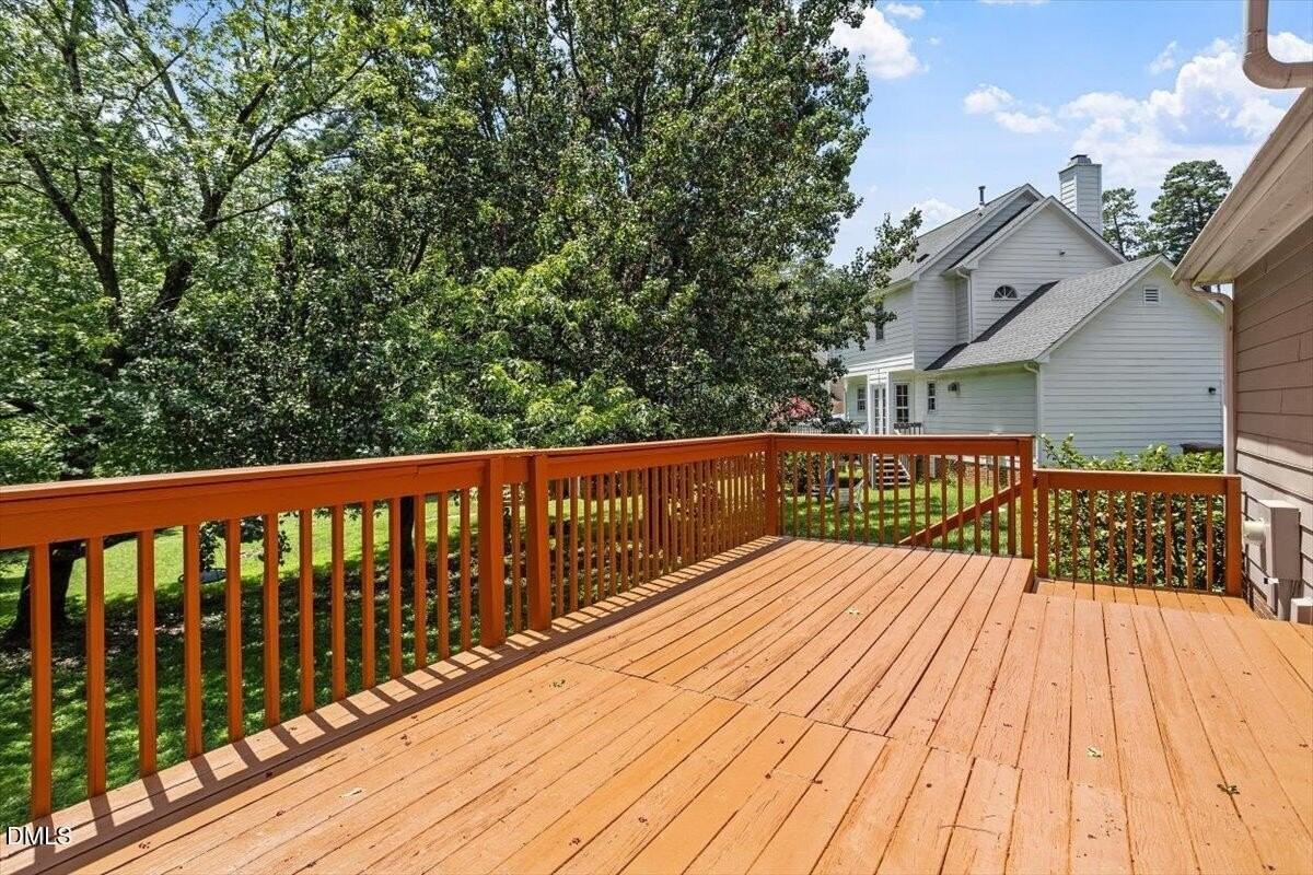302 Wax Myrtle Ct - Photo 7 of 35