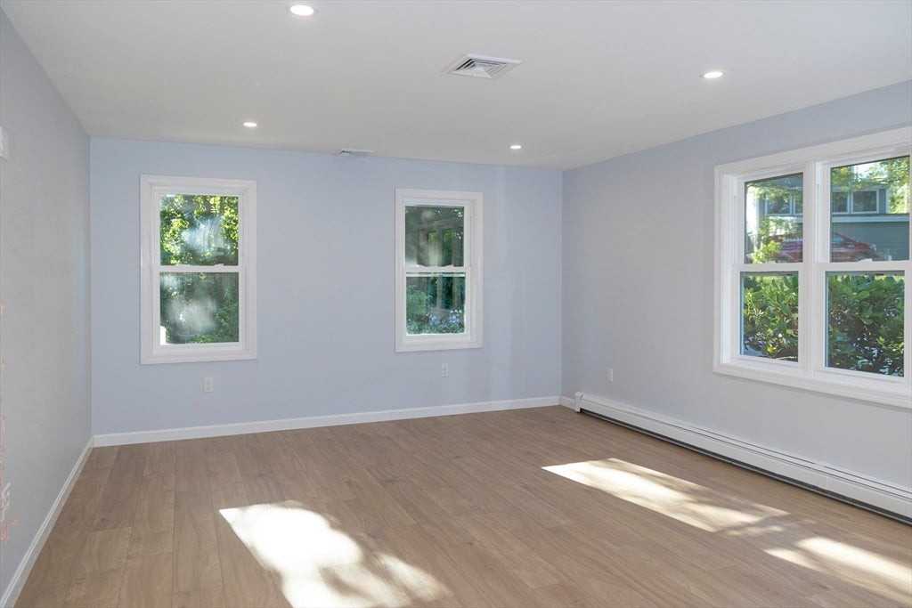 122 Leedham St - Photo 3 of 30