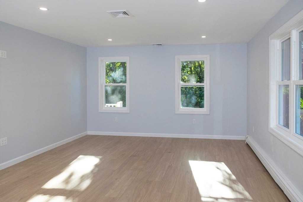 122 Leedham St - Photo 4 of 30