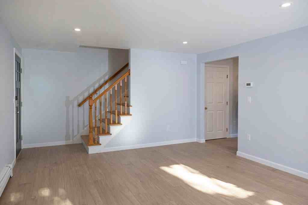 122 Leedham St - Photo 6 of 30