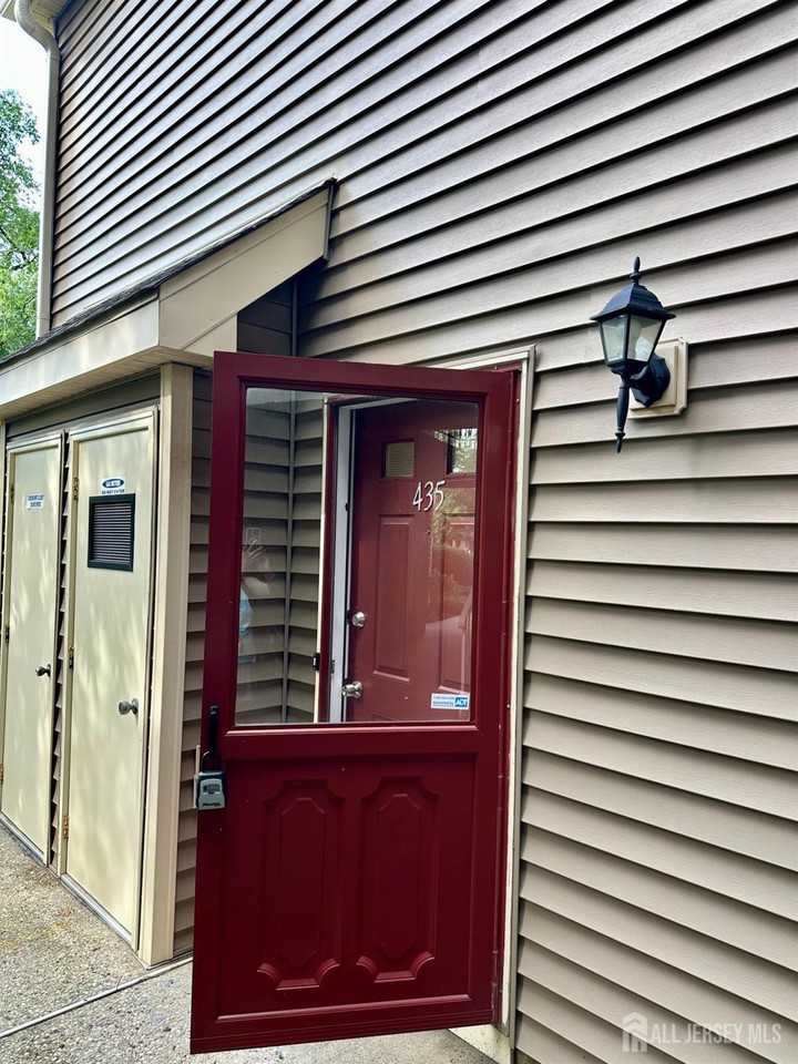 435 Meade Ct - Photo 3 of 17