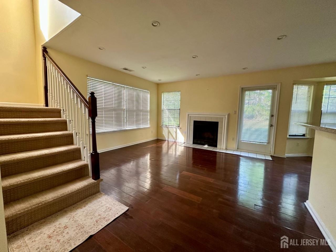 435 Meade Ct - Photo 4 of 17