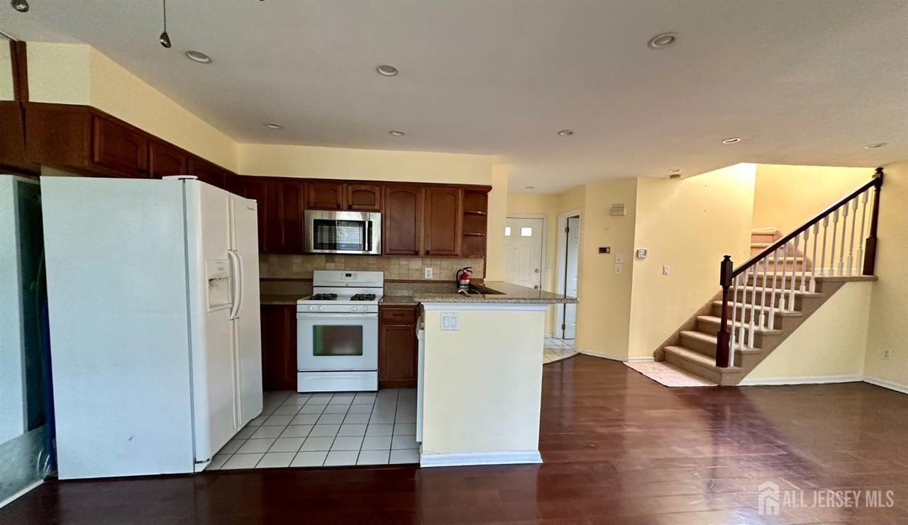 435 Meade Ct - Photo 7 of 17