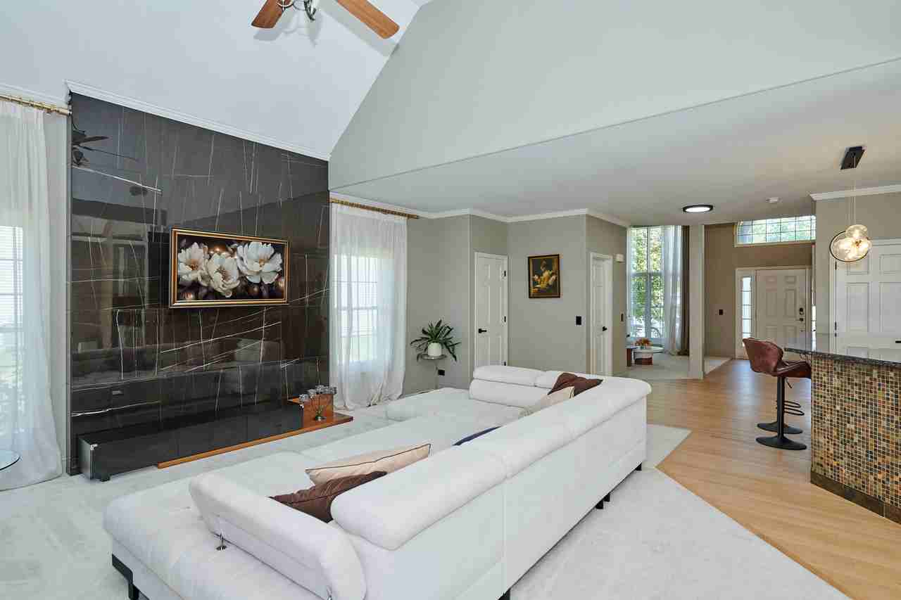 26300 W Chatham Dr - Photo 5 of 47