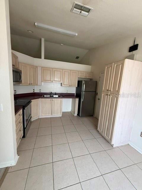 1157 Normandy Dr - Photo 4 of 15