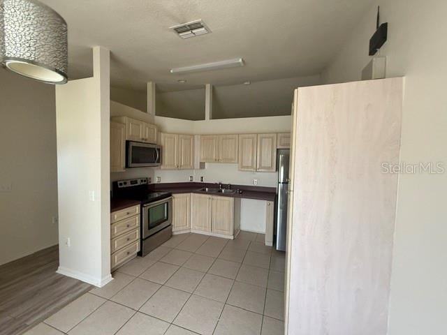 1157 Normandy Dr - Photo 5 of 15