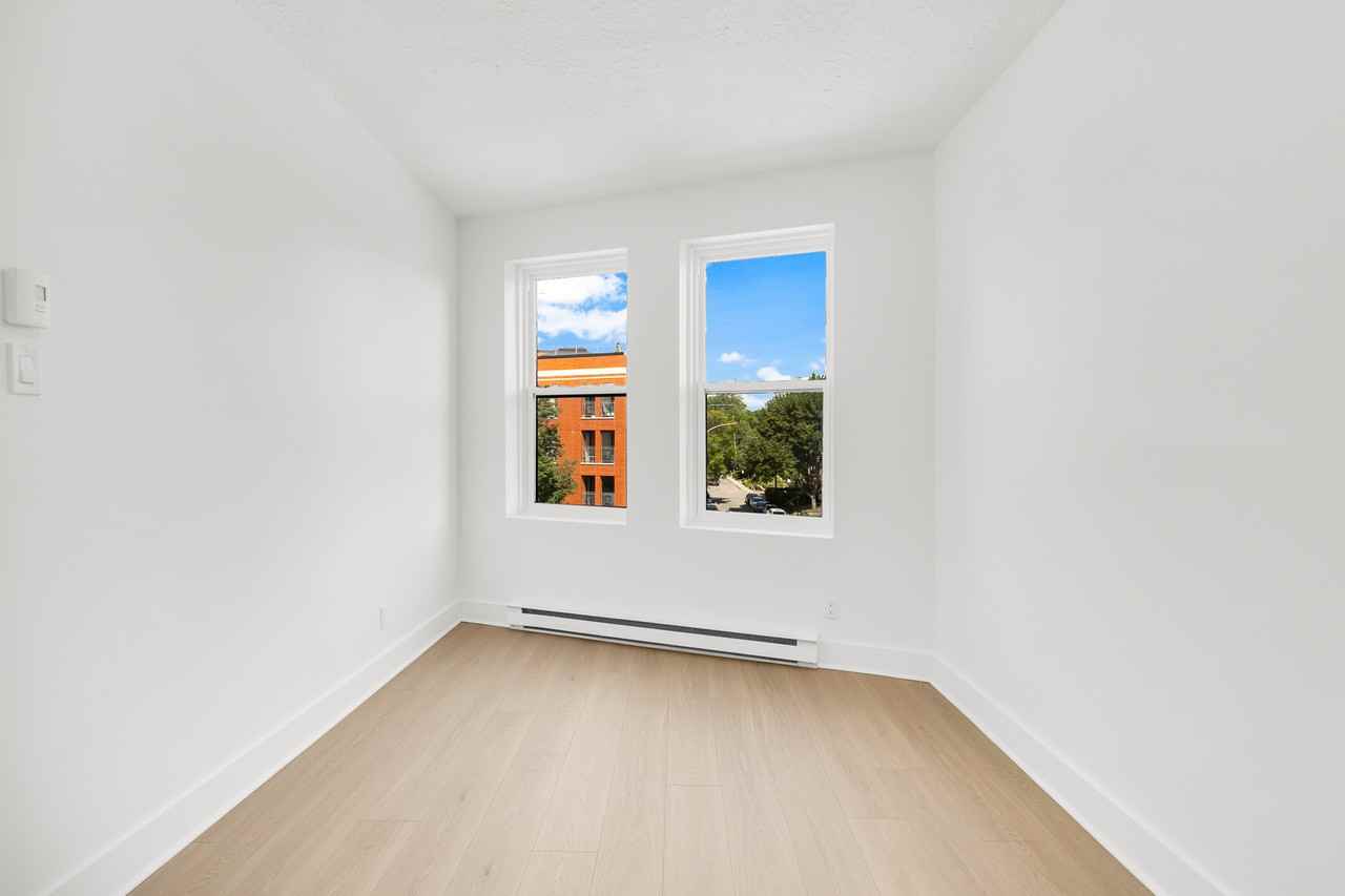 5858 Rue Sherbrooke Ouest #4 - Photo 3 of 14