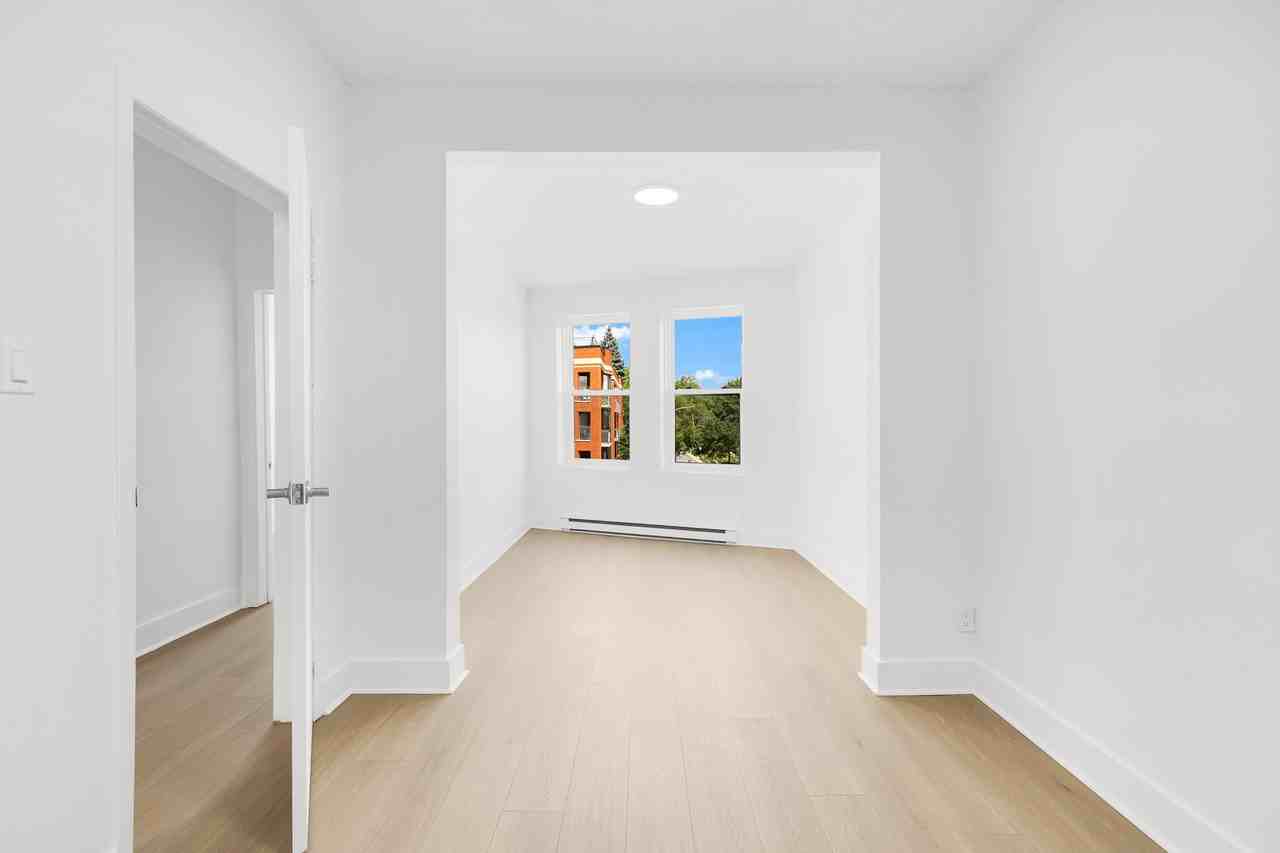 5858 Rue Sherbrooke Ouest #4 - Photo 2 of 14