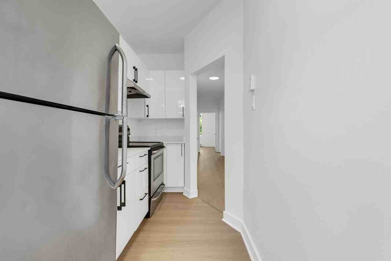 5858 Rue Sherbrooke Ouest #4 - Photo 4 of 14