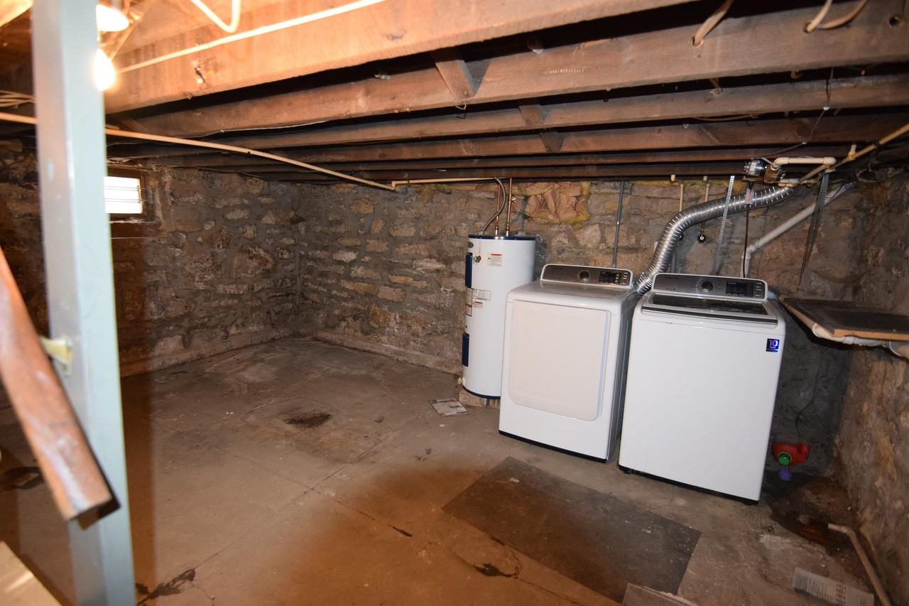 684 Hamlet St #684 - Photo 5 of 15