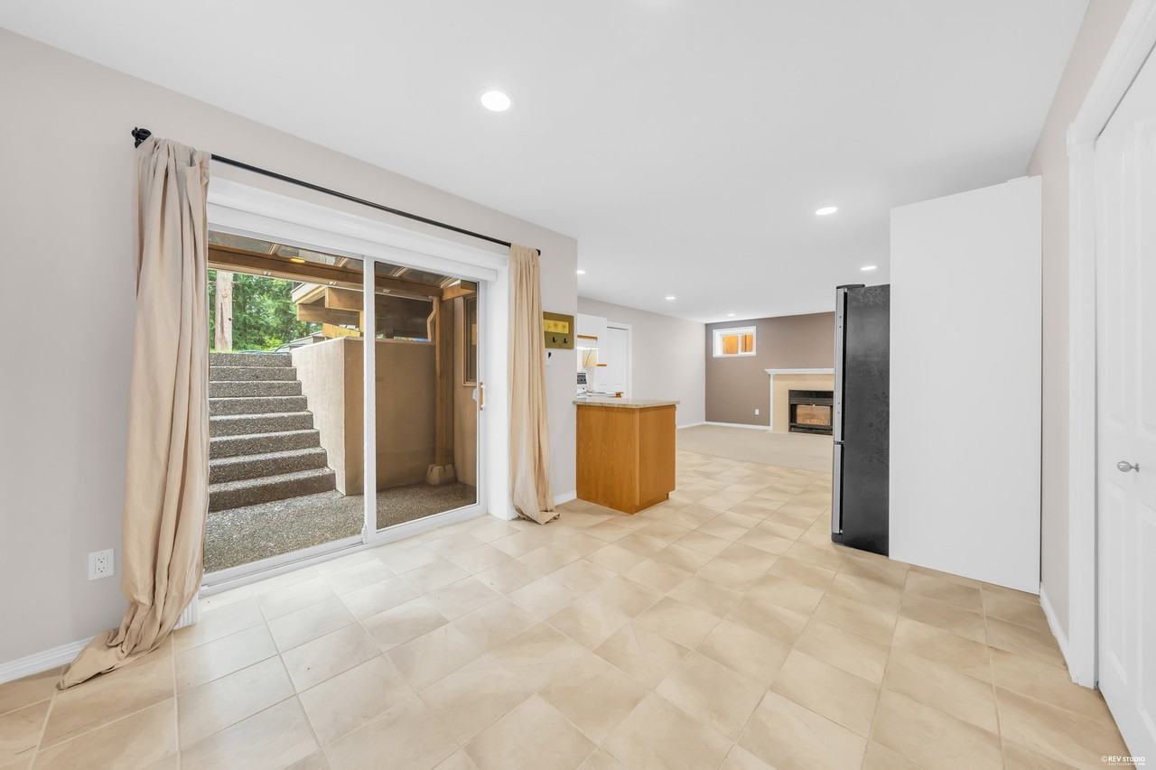 539 Linton Street - Photo 4 of 24