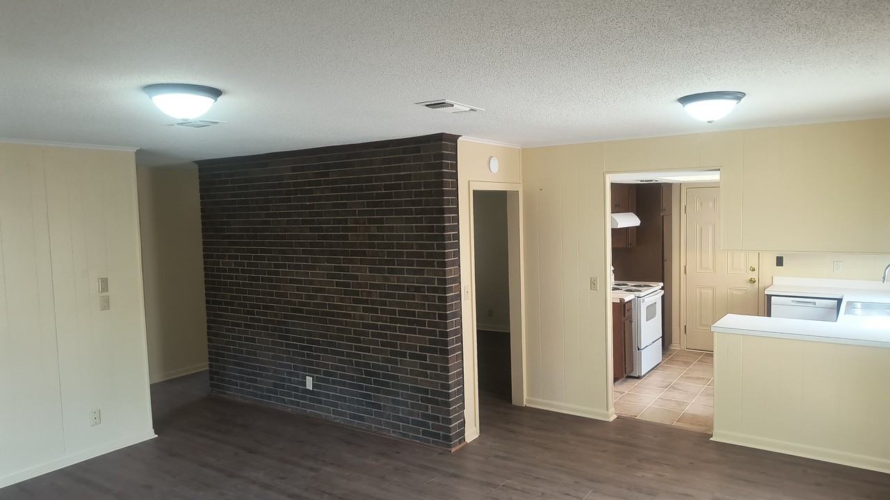 2800 S Taft St #1 - Photo 3 of 16