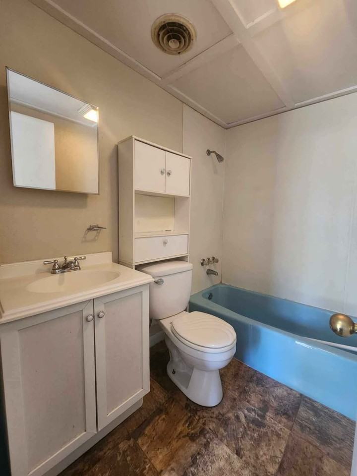 1312 E 8th St Apt 1st #1R - Photo 4 of 4