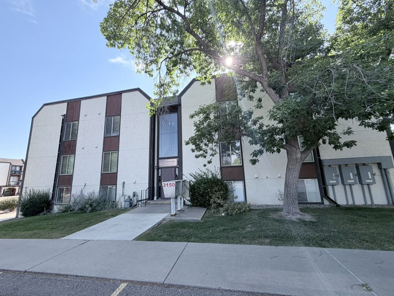 3150 Lakeside Dr #1