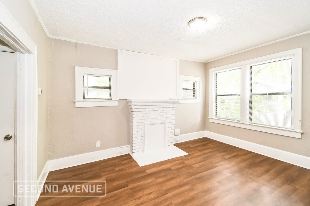 204 W 23rd St - Photo 2 of 23
