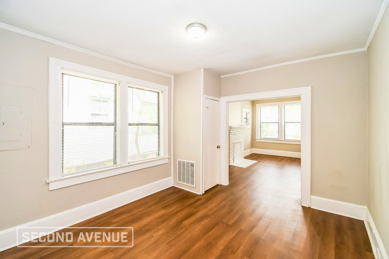 204 W 23rd St - Photo 6 of 23