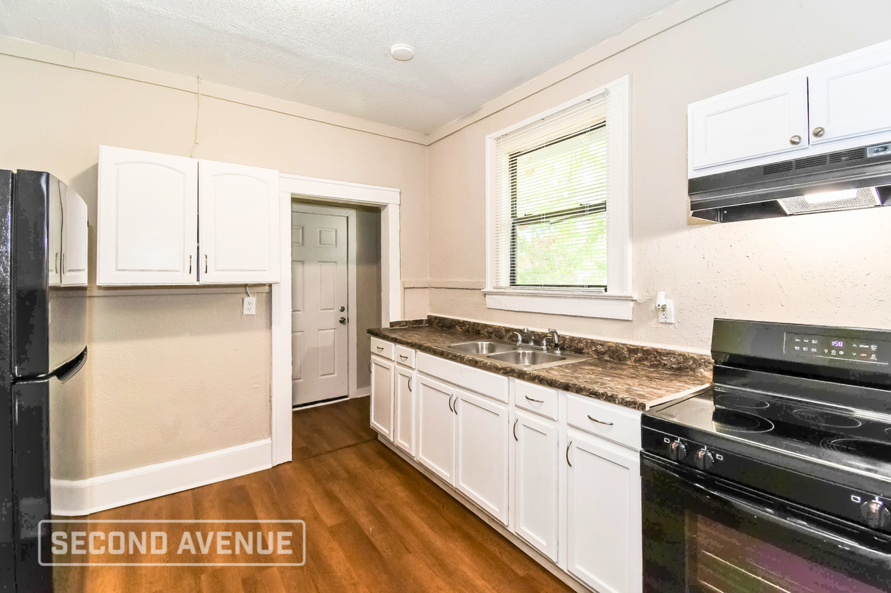 204 W 23rd St - Photo 7 of 23
