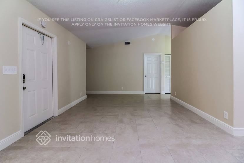 16888 W Aquaduct Dr - Photo 4 of 20