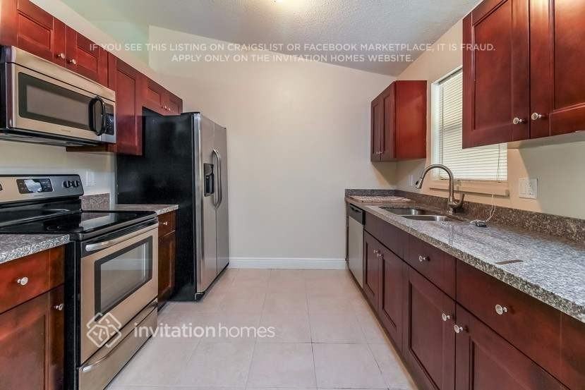 16888 W Aquaduct Dr - Photo 5 of 20
