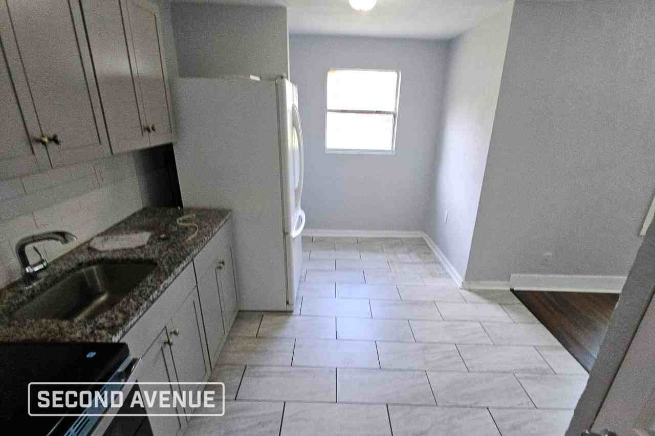 1730 W 19th St - Photo 2 of 10
