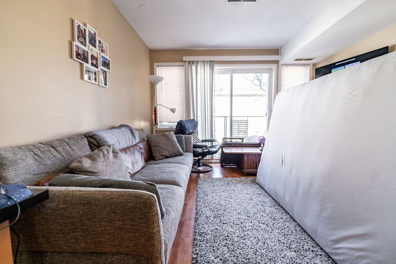 110 Stirling Avenue - Photo 4 of 11