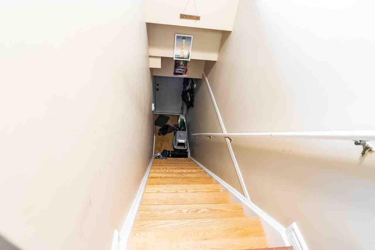 110 Stirling Avenue - Photo 6 of 11