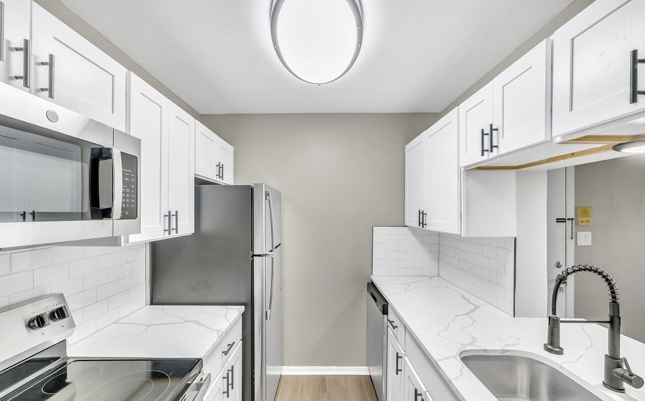 Green Tree Apartments - Photo 6 of 33