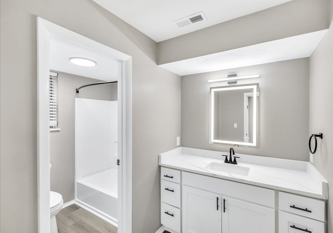 Green Tree Apartments - Photo 7 of 33