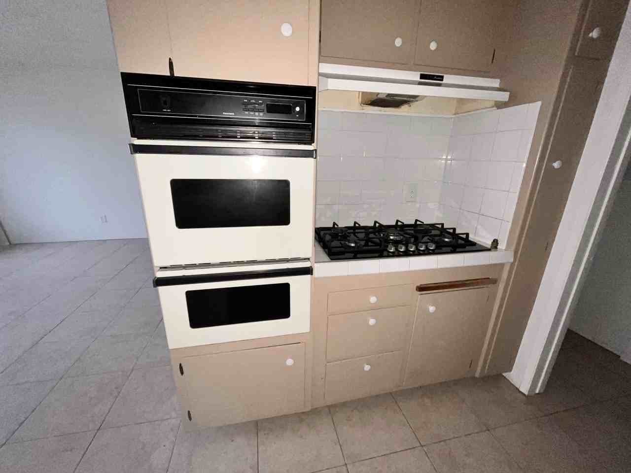 9381 Cellini Ave #3 - Photo 5 of 9